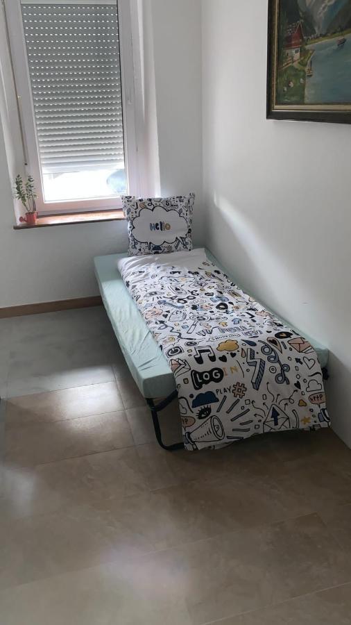 Superbe Appartement Au Rdc Avec Cheminee Villerupt Exteriör bild